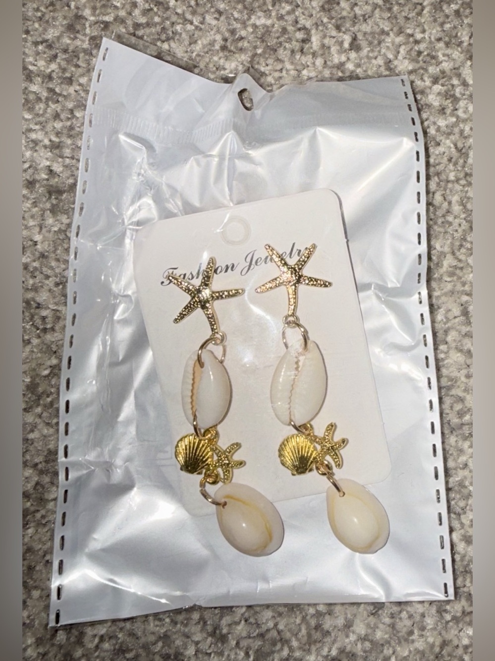NWT- Coastal Bono Gold Tone Cowrie Seashell Dangle Earrings